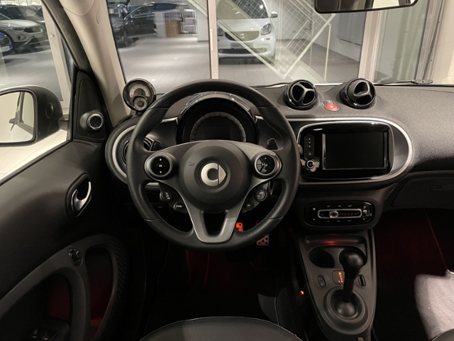 fortwo coupe DCT prime +JBL+PANODACH+KAMERA