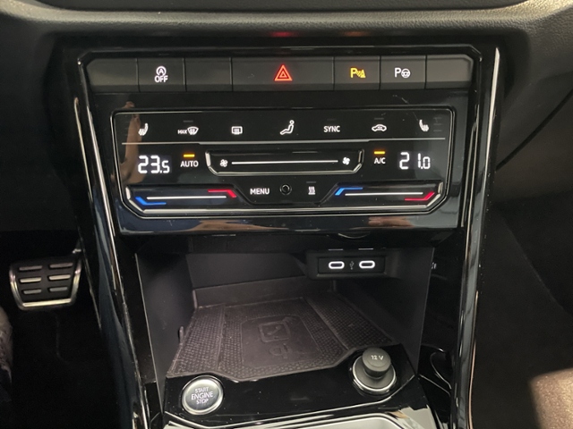 T-Roc 2.0 DSG R-Line 4M. BLACK STYLE+PANODACH+AH