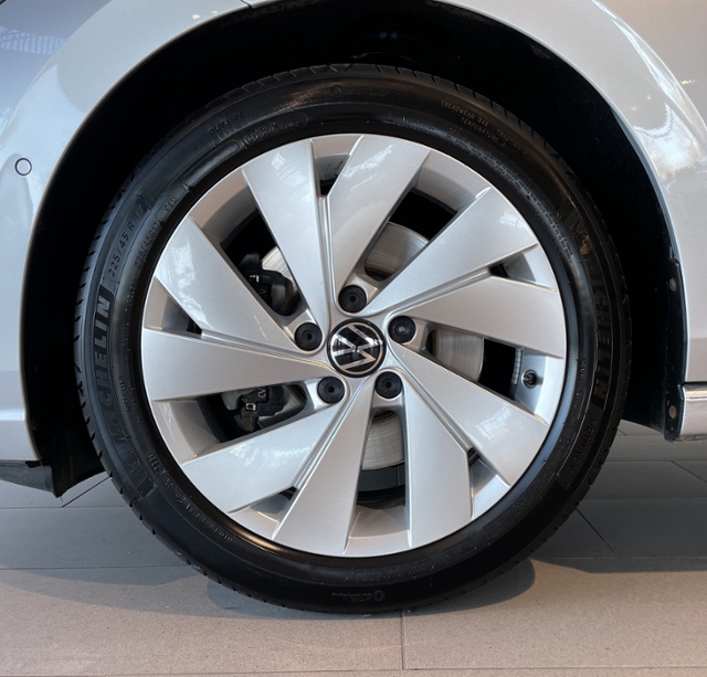 Golf 1.5 eTSI DSG Style +DCC+KAMERA+HEAD UP