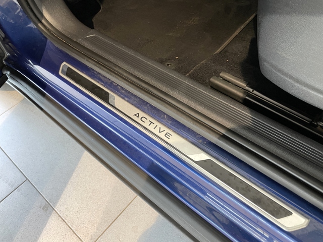 T-Cross 1.0 TSI Active +ALLWETTER+NAVI+ACC