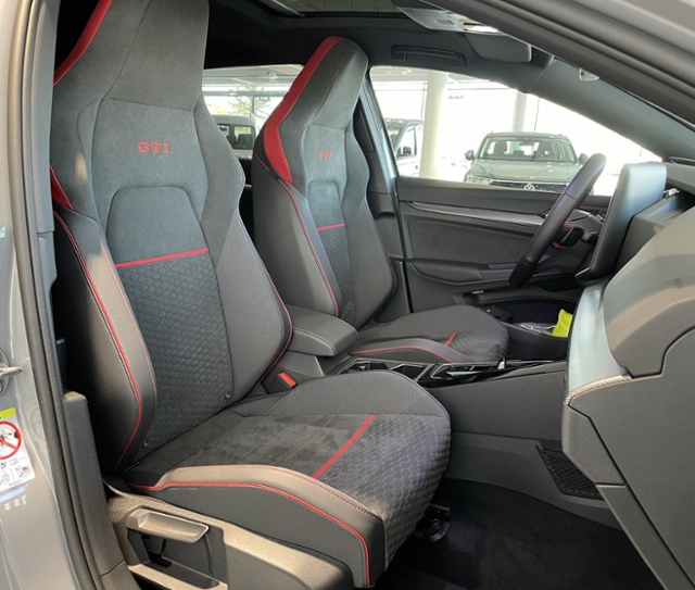 Golf 2.0 GTI Clubsport BLACK STYLE +AKRAPOVIC