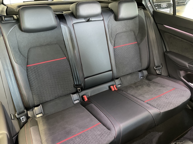 Golf 2.0 GTI Clubsport BLACK STYLE +AKRAPOVIC