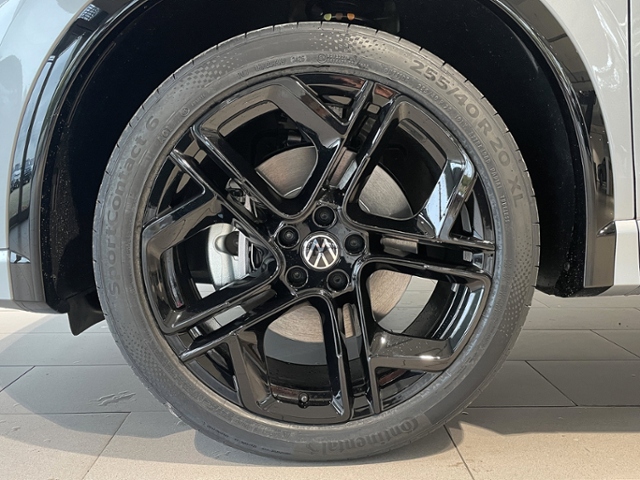 Tiguan 2.0 TSI DSG R-Line 4x4 +BLACK STYLE+AHK